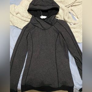 Lululemon pullover size 6